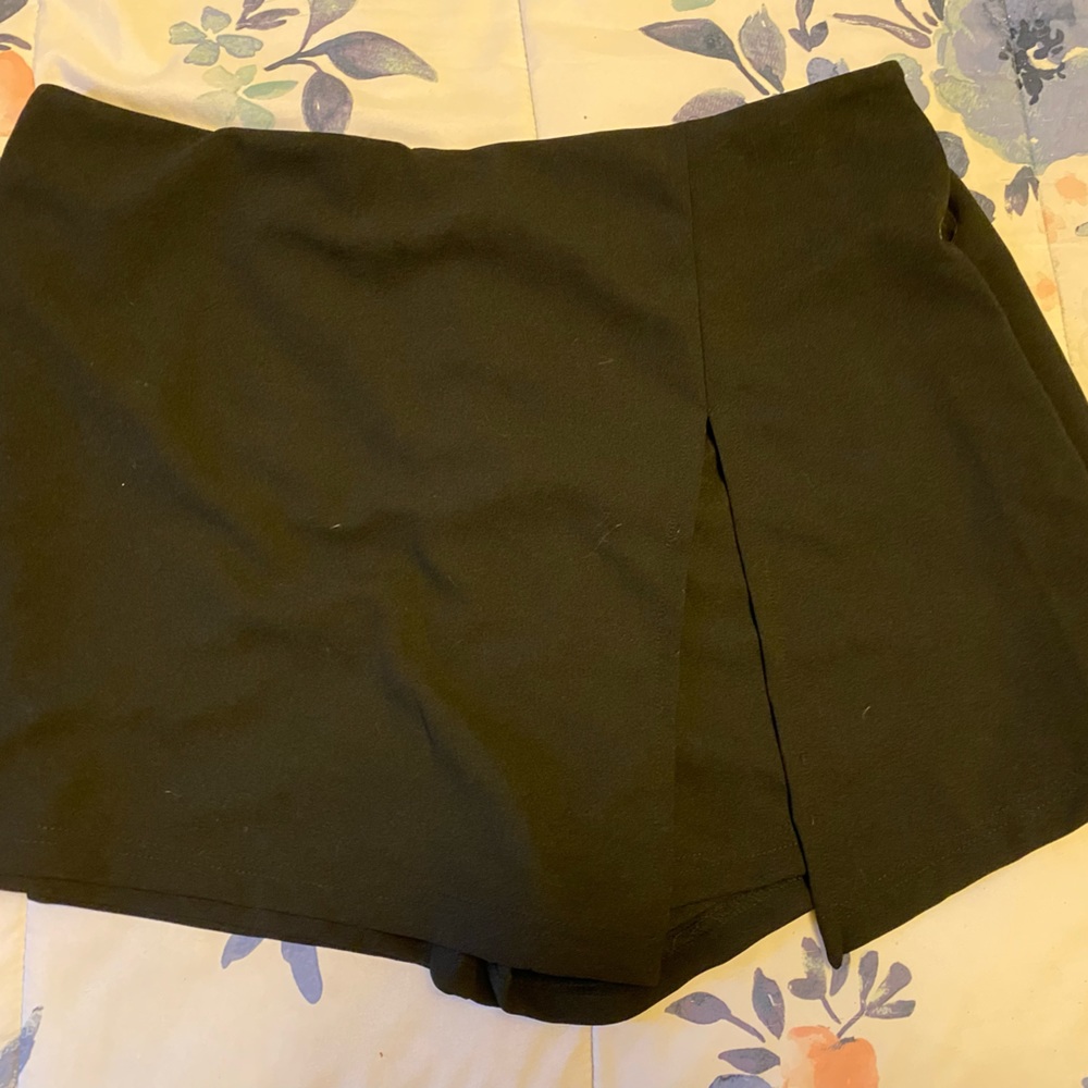 SHEIN CURVE BLACK SKORT